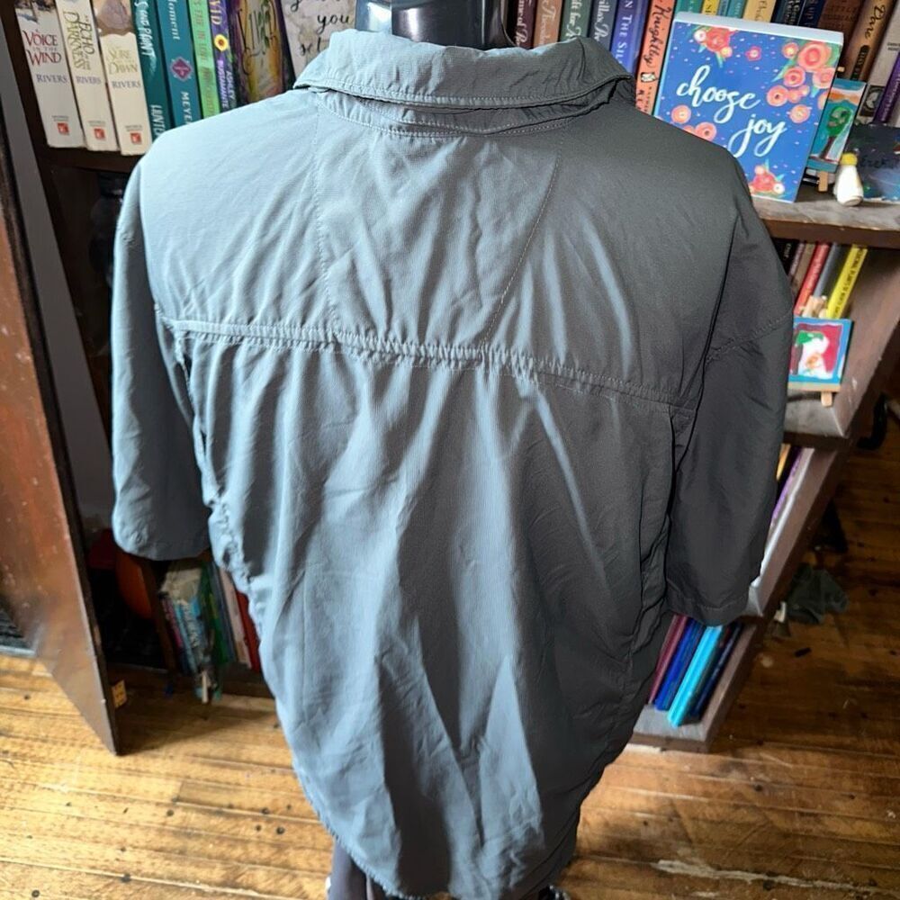 Columbia gray gorpcore Omni-shade sun protection shirt - Picture 2 of 3